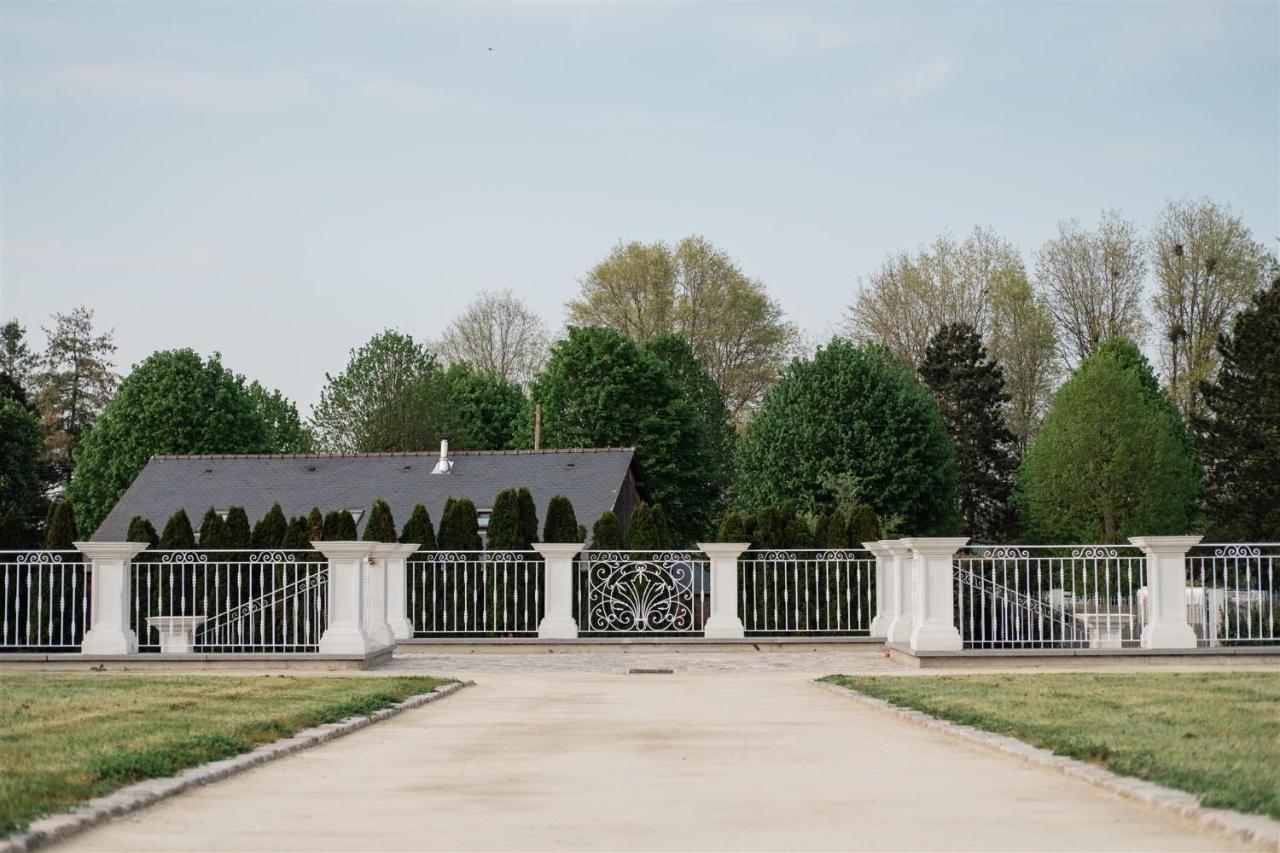 Domaine Les Jardins Darsene Bed & Breakfast Tinténiac Dış mekan fotoğraf